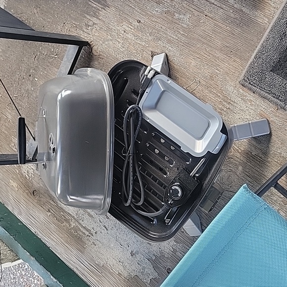 Indoor/outdoor grill - Picture 3 of 3